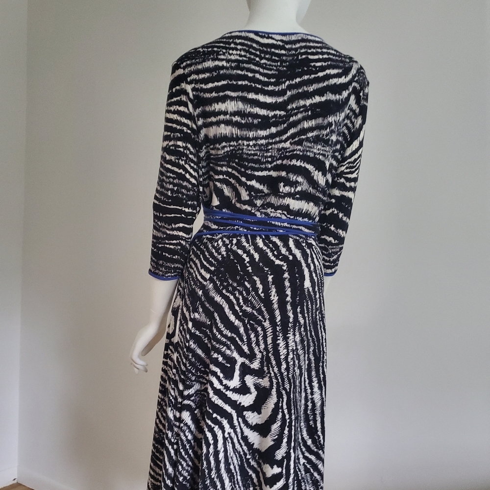 Dress - Picture 2 of 9